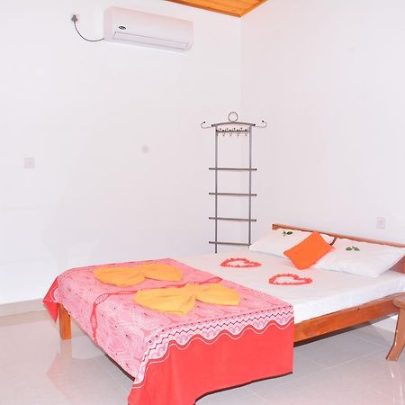 Pleasant Park Holiday Inn Trincomalee Kültér fotó